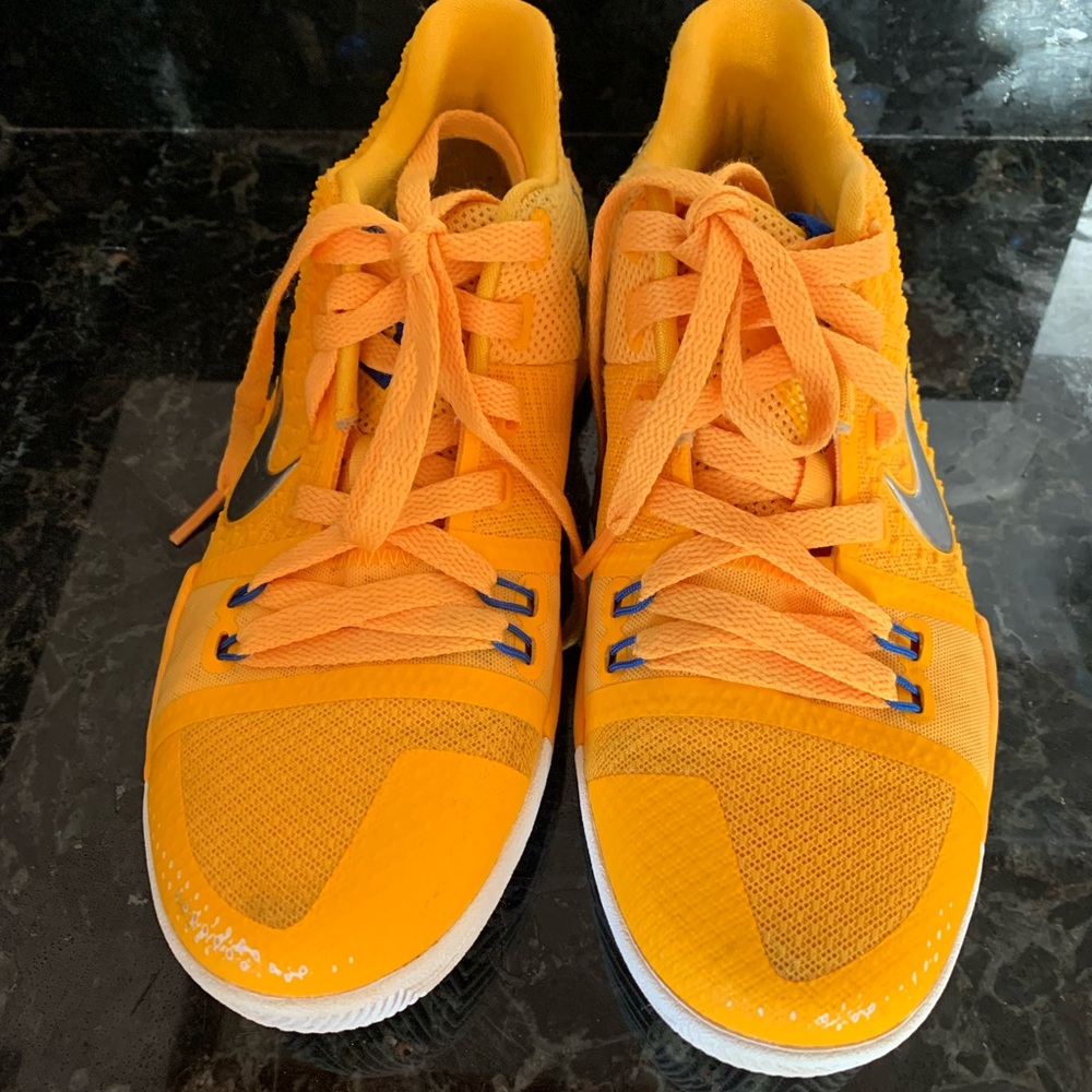 RARE PROMO SAMPLE Nike Kyrie 3 Mac n Cheese Shoes Kids Sz 4 Y Excellent, Clean